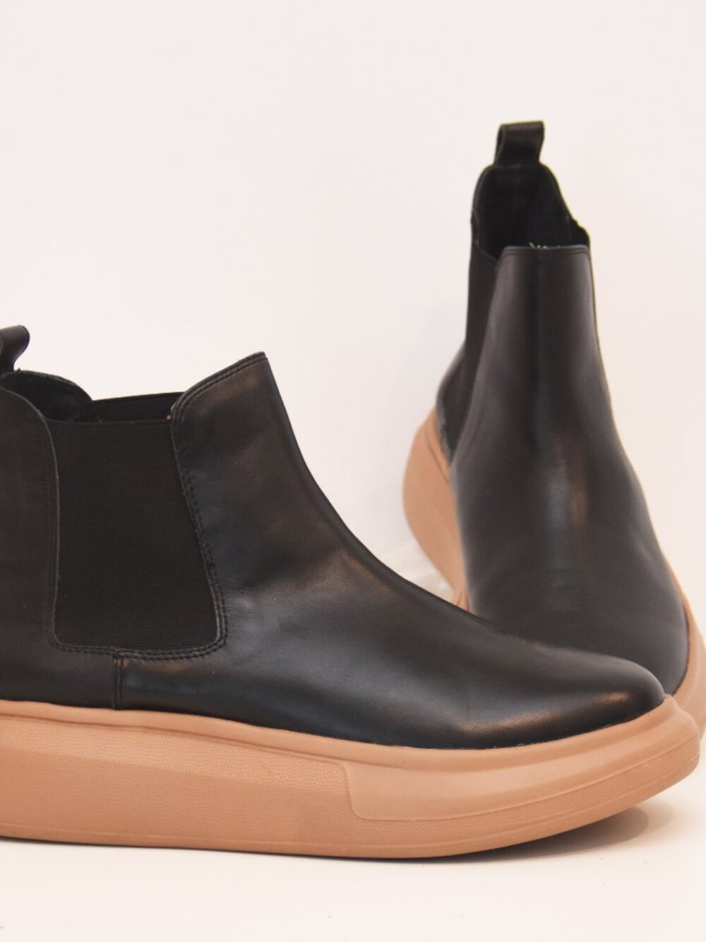 ZAC Zac Posen Yogi Black Leather Platform Chelsea Boots Tan Gum Sole Size 9M